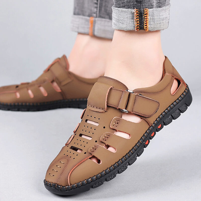 Modische Sandalen aus hohlem Leder